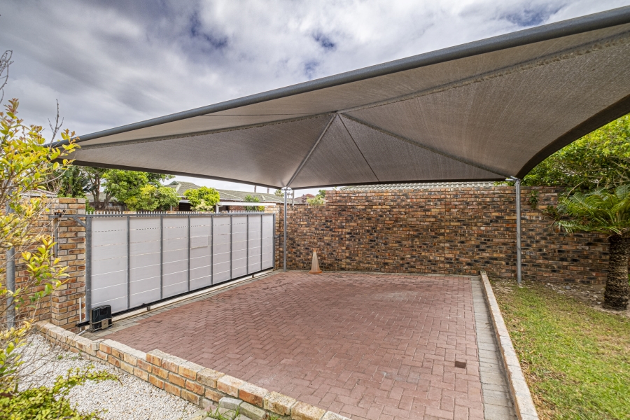 To Let 3 Bedroom Property for Rent in Summerstrand Eastern Cape
